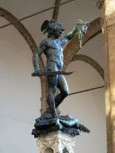 Perseo y la cabeza de Medusa en una escultura de Cellini