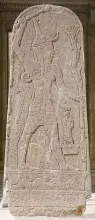 Estela de Baal conservada en el Museo del Louvre