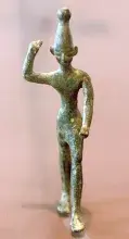 Escultura de Baal hallada en Ugarit y conservada en el Louvre
