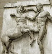 Lucha de los lápitas y centauros en un relieve del Partenón