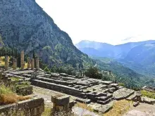 Templo de Apolo en el santuario de Delfos