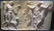 Relieve con el cortejo de Baco de sátiros y ménades
