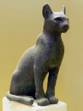 Escultura de la diosa Bastet, la diosa gata de la mitología egipcia