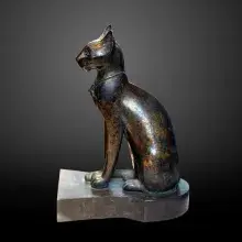 Escultura de la diosa Bastet, la diosa gata de la mitología egipcia