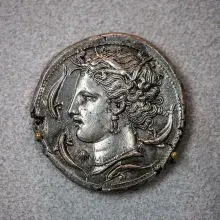 Representación de la diosa Tanit en una moneda de Cartago