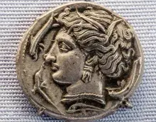 Moneda con representación de la diosa Tanit procedente de Cartago