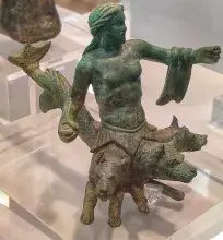Pequeña estatuilla de Escila