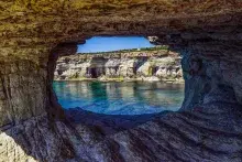 Una gruta marina como el cubil de Escila