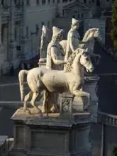 Esculturas de Cástor y Pólux