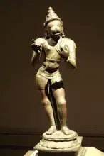 Hanuman, el dios mono hindú de la fuerza en una escultura