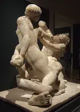 Hermafrodito peleando con un sátiro en una escultura hallada en Oplontis