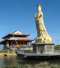 Escultura de Mazu, diosa china del mar, en Australia