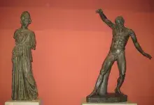Marsias y Atenea en una copia del conjunto creado por Milón