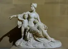 Escultura de Leto con Apolo y Artemisa