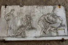 Aquiles curando a Télefo en un relieve encontrado en Herculano