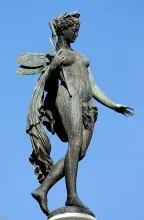 Escultura de una ninfa de los bosques