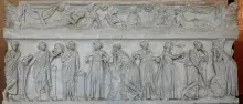 Sarcófago romano conservado en el Louvre que muestra a las nueve Musas