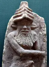 Enkidu, el gran amigo de Gilgamesh, en un relieve de Babilonia