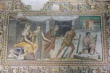 Mosaico de Zeugma que muestra a Pasífae ordenando a Dédalo que le construya un invento