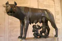 La loba Capitolina con Rómulo y Remo