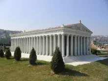 Moderna reconstrucción turca del Templo de Artemisa en Éfeso