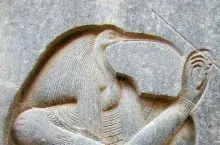 Relieve del dios egipcio Thot, dios de la sabiduría y la escritura