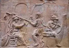 Relieve romano de terracota que muestra la construcción de la nave Argos
