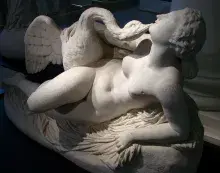 Zeus y Leda en una escultura de Auguste Clesinger